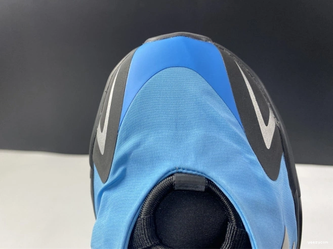 Yeezy 'Bright Cyan' ADIDAS 700 GZ3079 MNVN Boost 0724